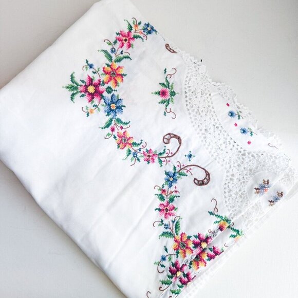 Vintage Antique Cross Stich Embroidered Crochet Large Tablecloth - Picture 1 of 11